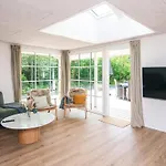 Renovated Retreat With Pool - By Traum Henne Strand