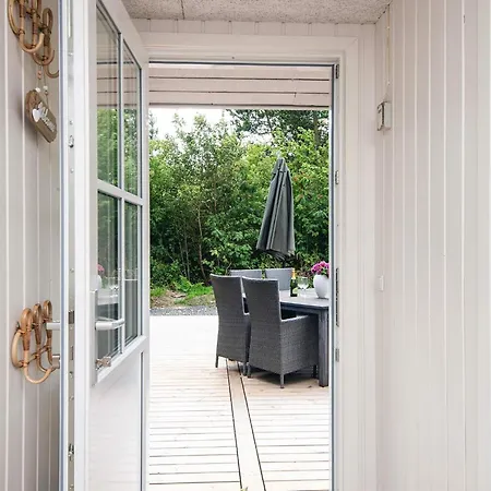 Renovated Retreat With Pool * Henne Strand