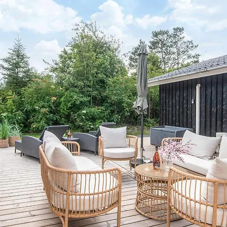 Renovated Retreat With Pool Casa vacanze Henne Strand